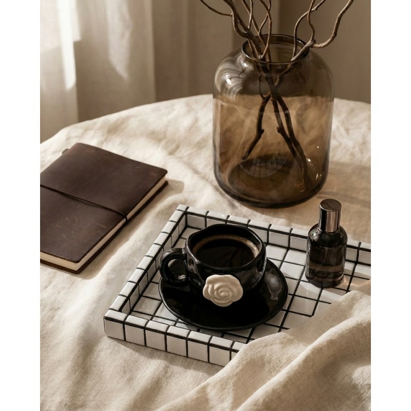 Filiżanka Ze Spodkiem Shp Biała Róża      Coco Czarna